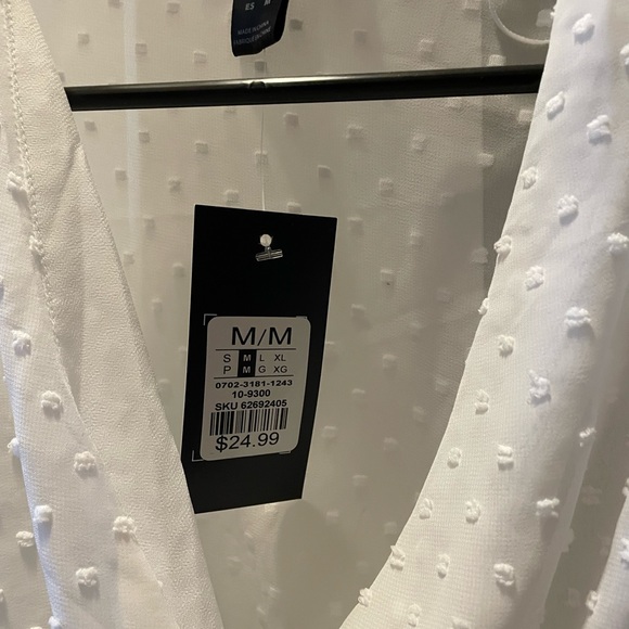 Classy white blouse - tags still present, never used - Picture 3 of 3